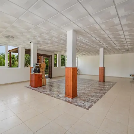 Saromani Villa