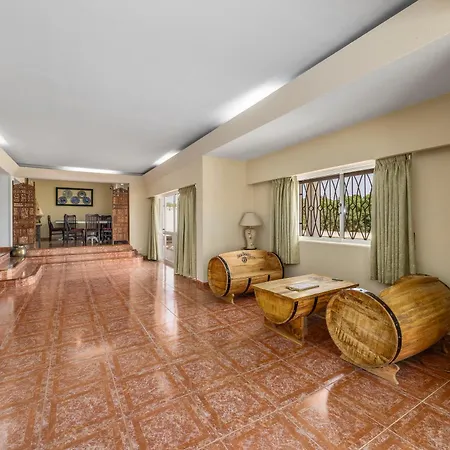 Saromani Villa