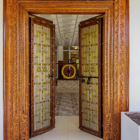 Saromani Villa *